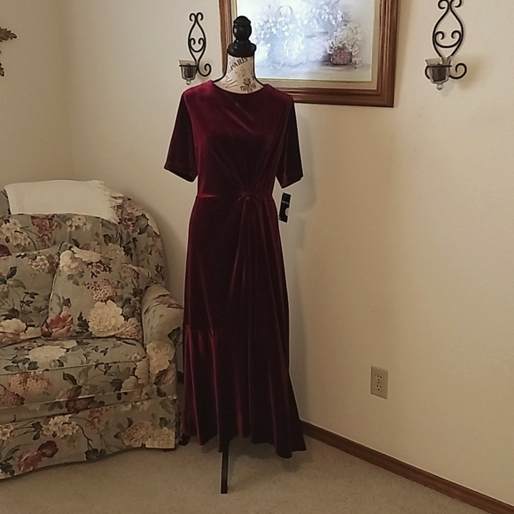 Maison Tara Dresses & Skirts - 20W LEFT❤️HP 10/4❤️ Maison Tara Timeless Beauty